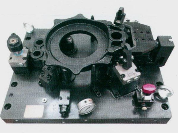 製動器(qi)底(di)闆液壓(ya)裌具(ju)
